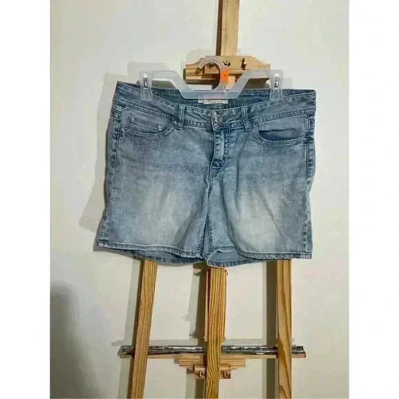Seven7 Jean shorts women’s light washed size 10 - Picture 1 of 9